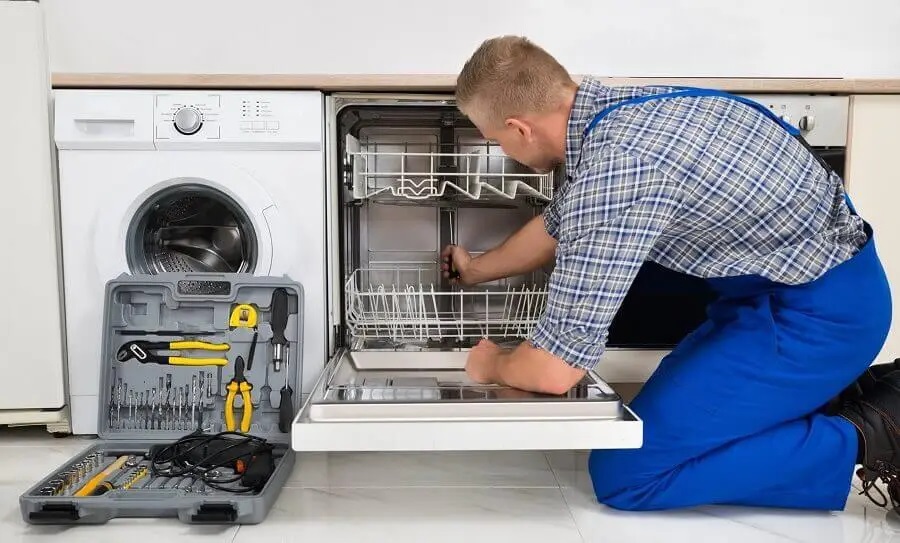 Etimesgut Franke servisi teknisyen ekibi beyaz eşya tamiri yaparken